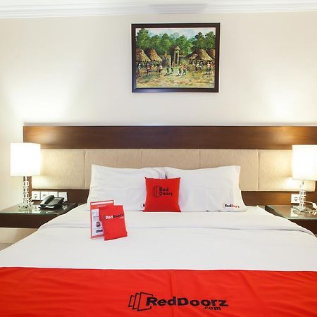 Reddoorz Premium @ Raya Nginden Hotel Wonotjolo Kültér fotó