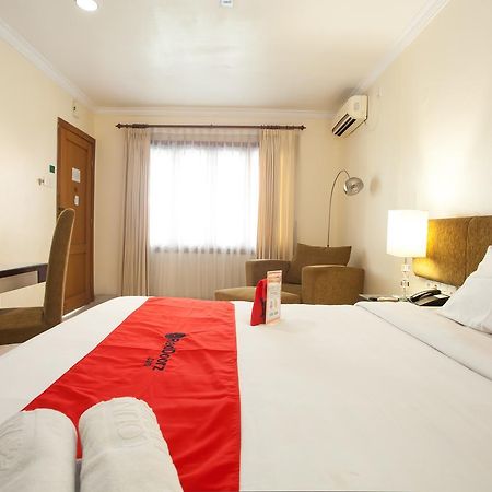 Reddoorz Premium @ Raya Nginden Hotel Wonotjolo Kültér fotó