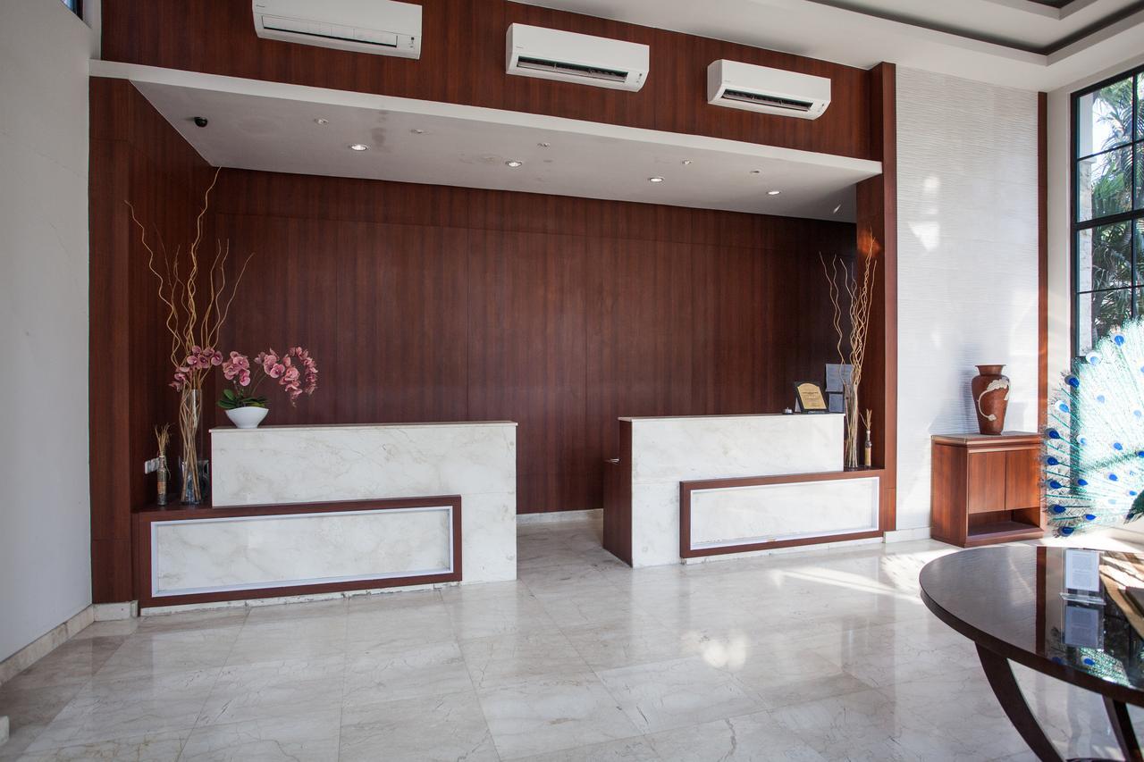 Reddoorz Premium @ Raya Nginden Hotel Wonotjolo Kültér fotó