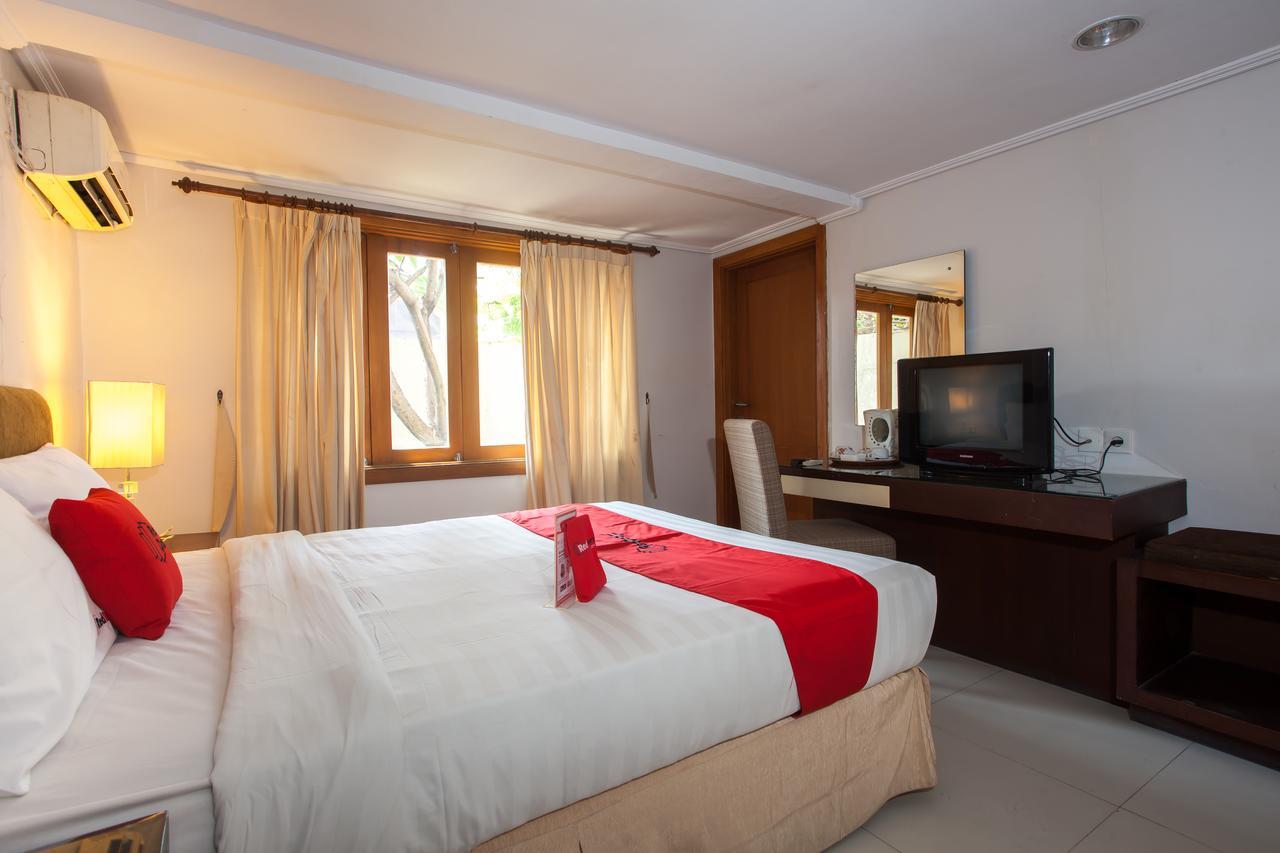 Reddoorz Premium @ Raya Nginden Hotel Wonotjolo Kültér fotó