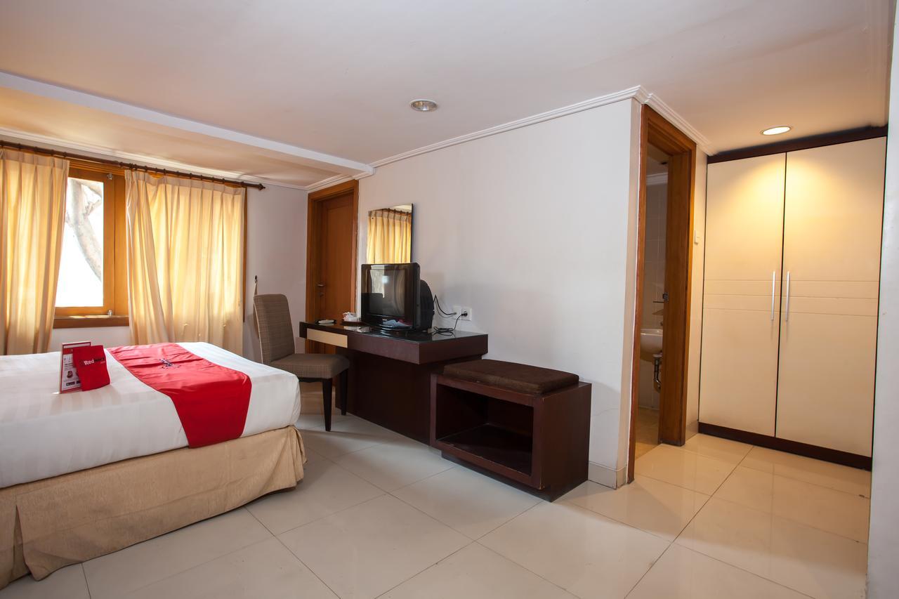 Reddoorz Premium @ Raya Nginden Hotel Wonotjolo Kültér fotó