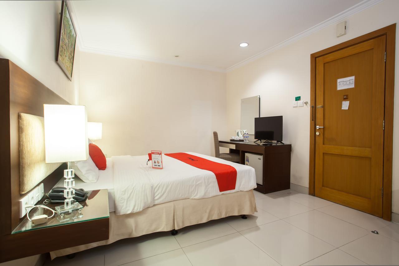 Reddoorz Premium @ Raya Nginden Hotel Wonotjolo Kültér fotó