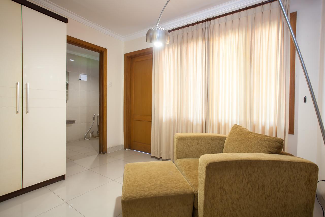 Reddoorz Premium @ Raya Nginden Hotel Wonotjolo Kültér fotó