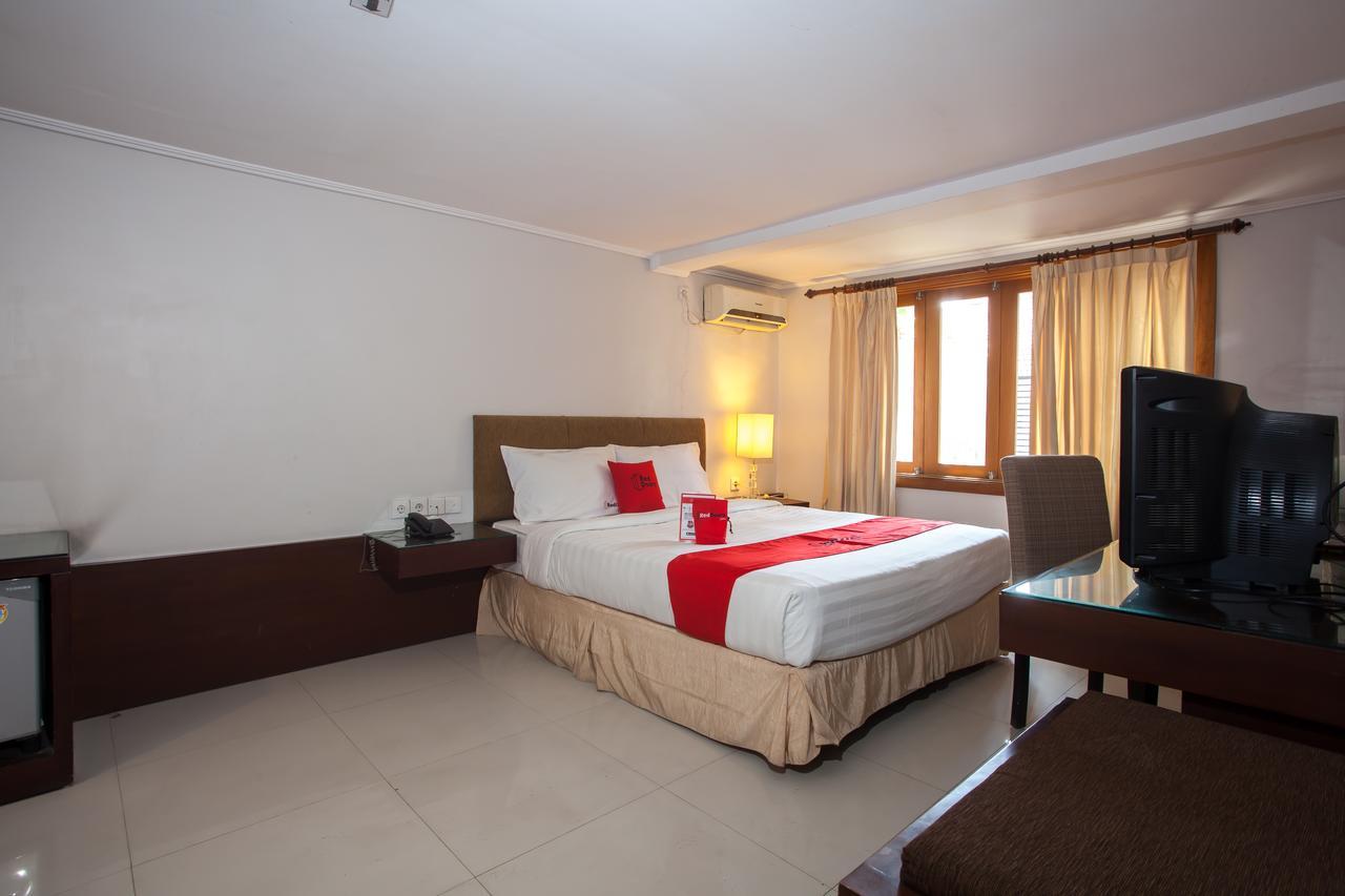 Reddoorz Premium @ Raya Nginden Hotel Wonotjolo Kültér fotó