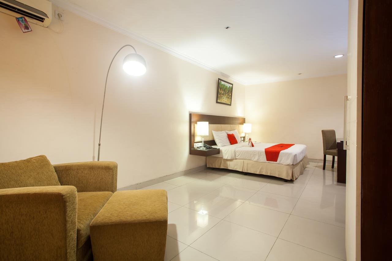 Reddoorz Premium @ Raya Nginden Hotel Wonotjolo Kültér fotó