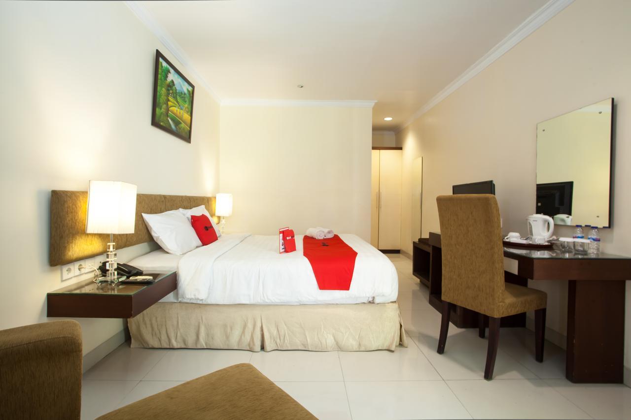 Reddoorz Premium @ Raya Nginden Hotel Wonotjolo Kültér fotó