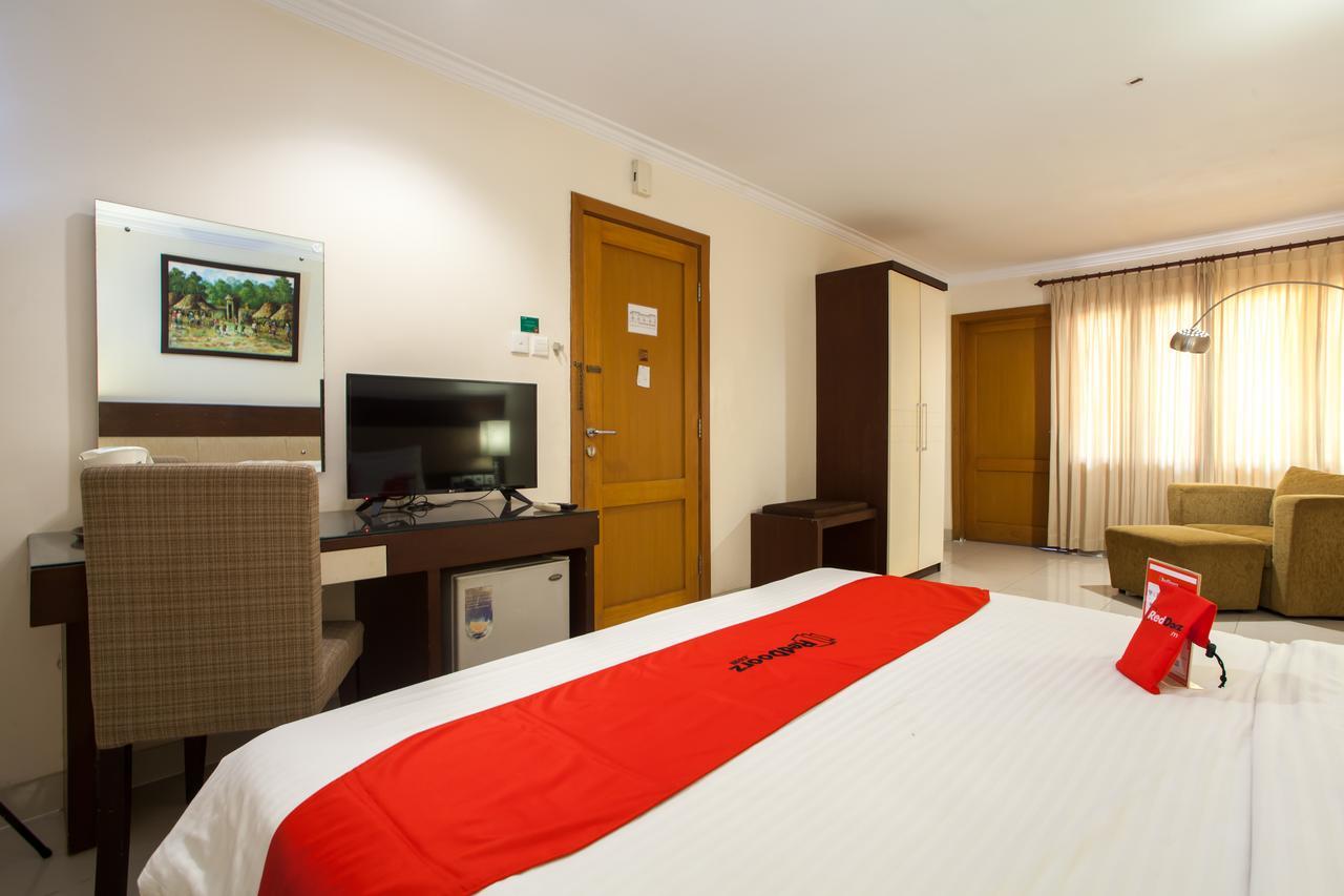 Reddoorz Premium @ Raya Nginden Hotel Wonotjolo Kültér fotó