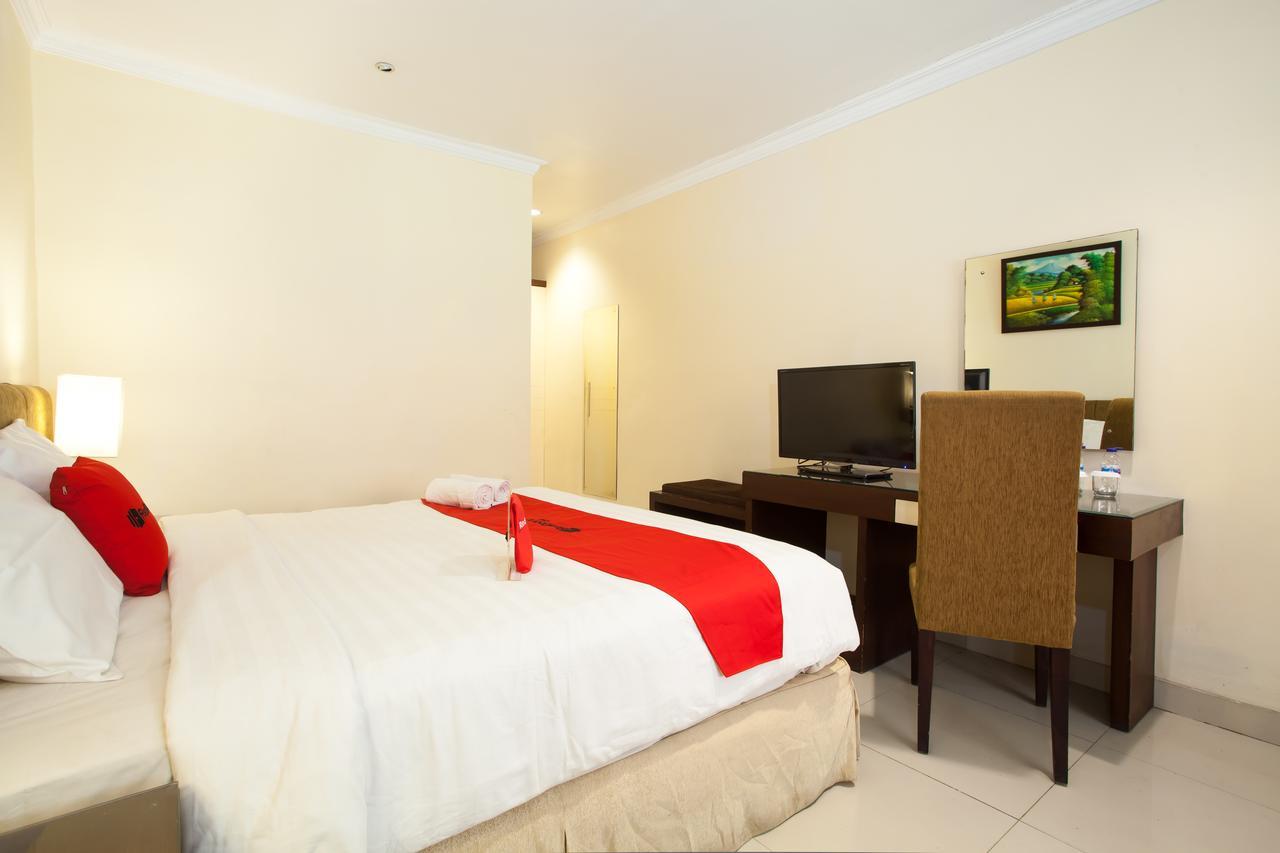 Reddoorz Premium @ Raya Nginden Hotel Wonotjolo Kültér fotó