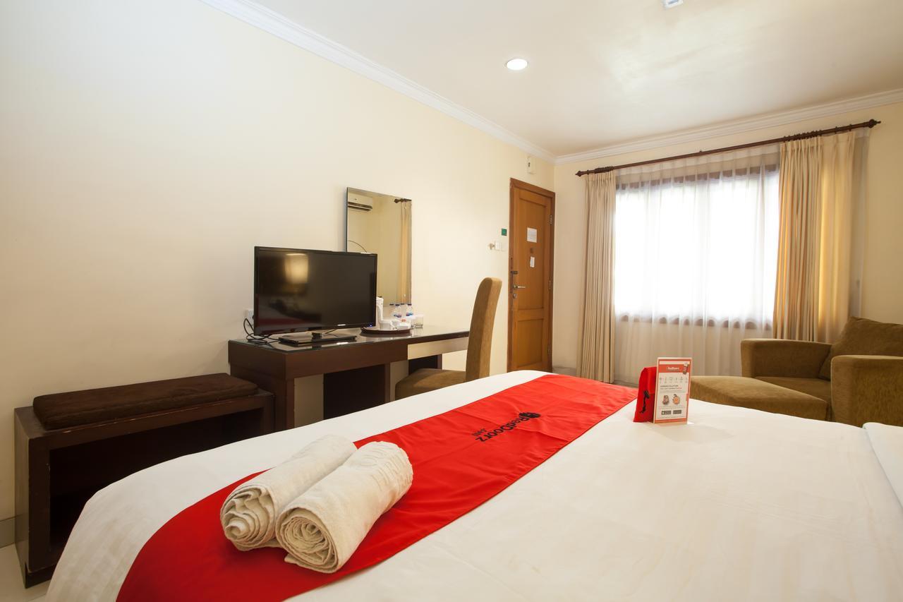 Reddoorz Premium @ Raya Nginden Hotel Wonotjolo Kültér fotó