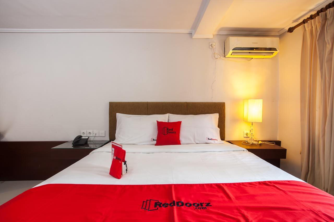 Reddoorz Premium @ Raya Nginden Hotel Wonotjolo Kültér fotó