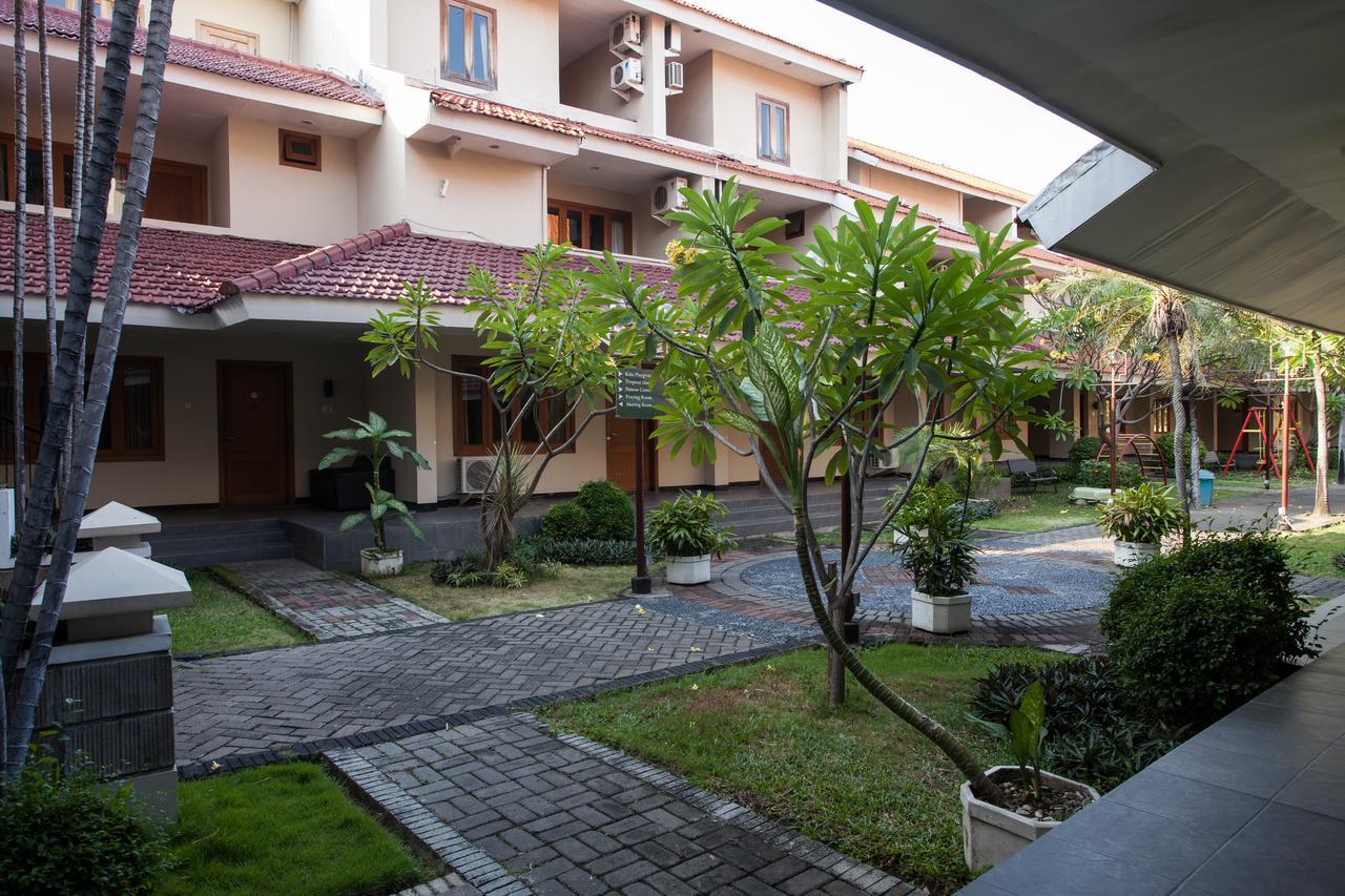 Reddoorz Premium @ Raya Nginden Hotel Wonotjolo Kültér fotó