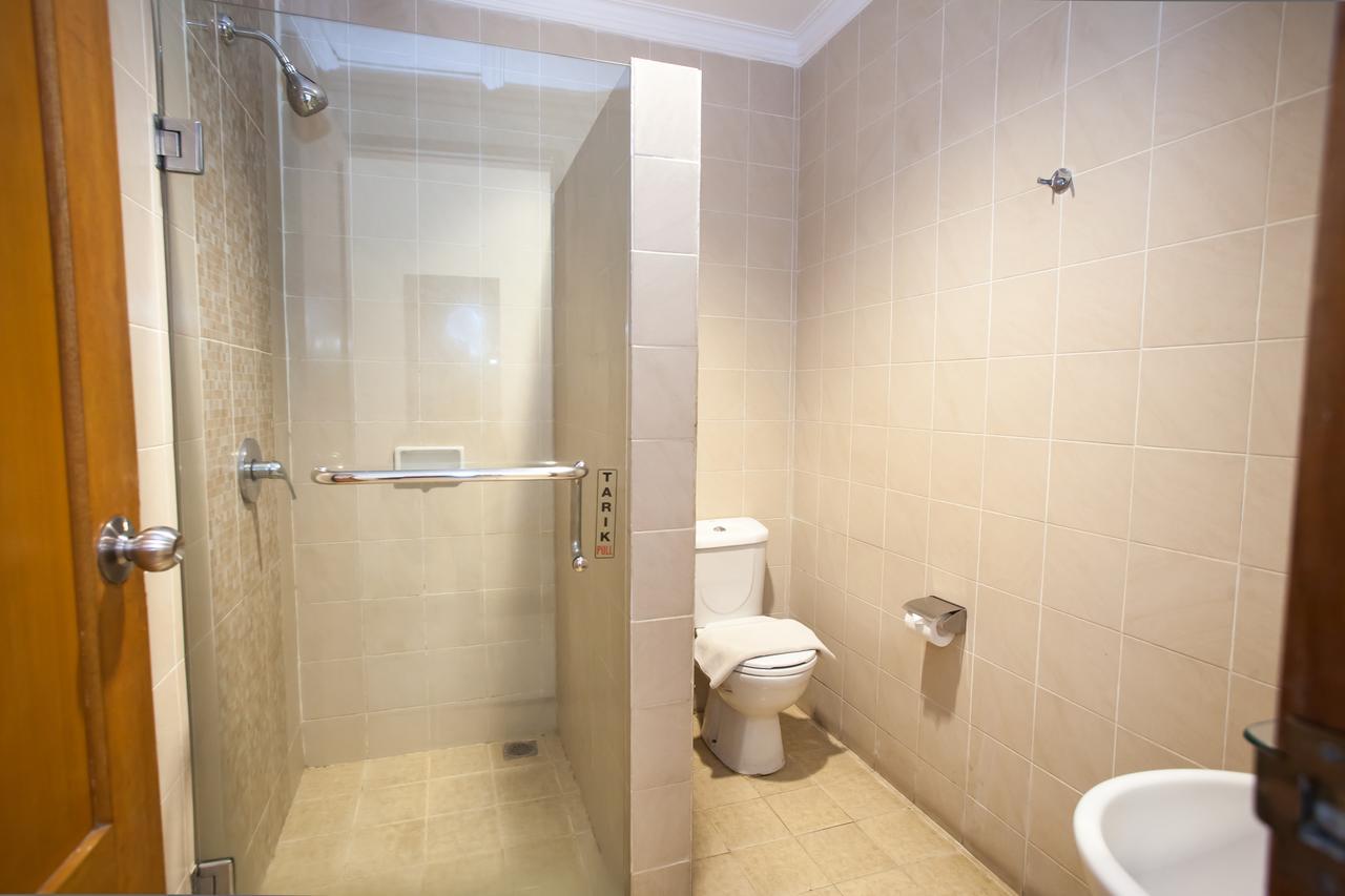 Reddoorz Premium @ Raya Nginden Hotel Wonotjolo Kültér fotó