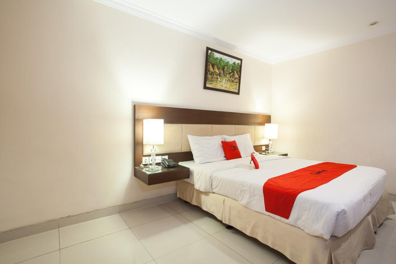 Reddoorz Premium @ Raya Nginden Hotel Wonotjolo Kültér fotó